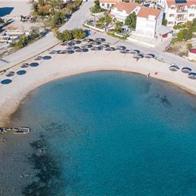 4 Bedroom Villa with Pool near Vodice town, Sibenik Riviera, sleeps 8